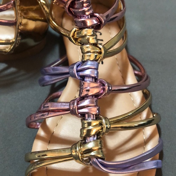 Girls Metallic Multi-colored Gladiator Sandals - Picture 2 of 4